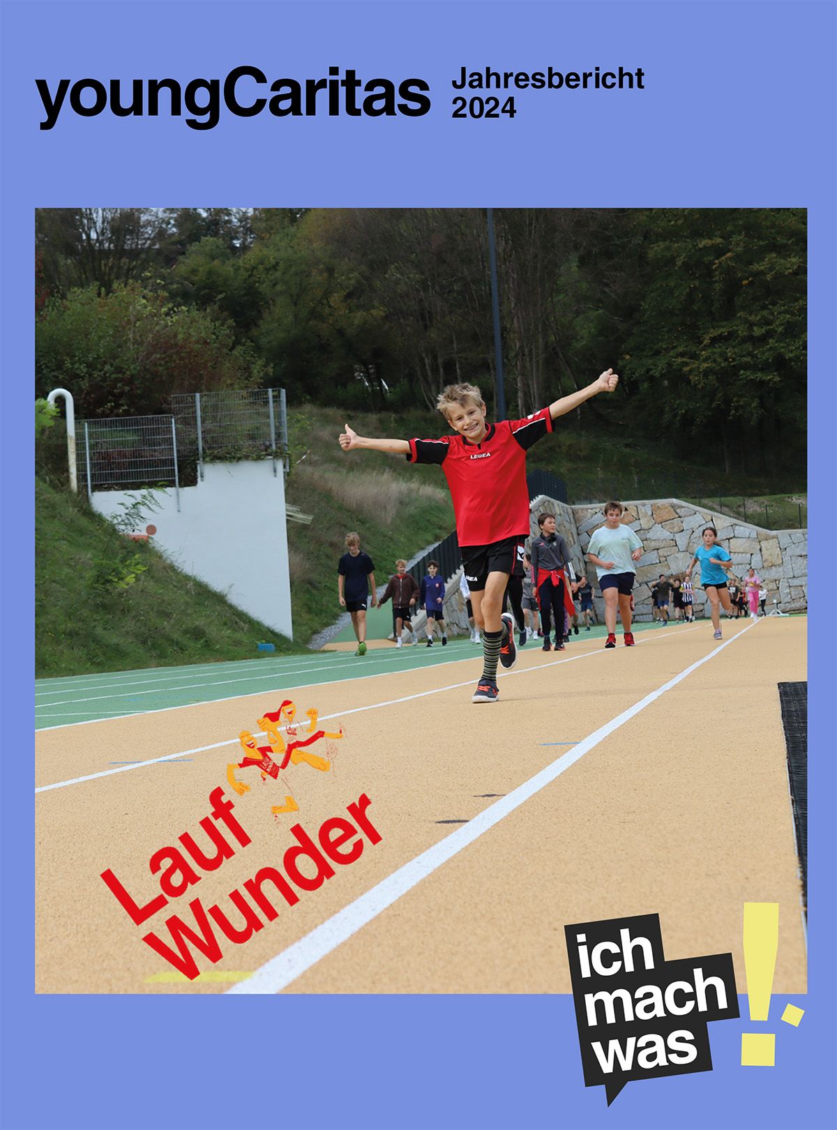 Ein fröhlicher Junge läuft auf einer Laufbahn, umgeben von anderen Kindern. Der Slogan „ich mach was!“ ist sichtbar und motiviert aktiv zu sein.